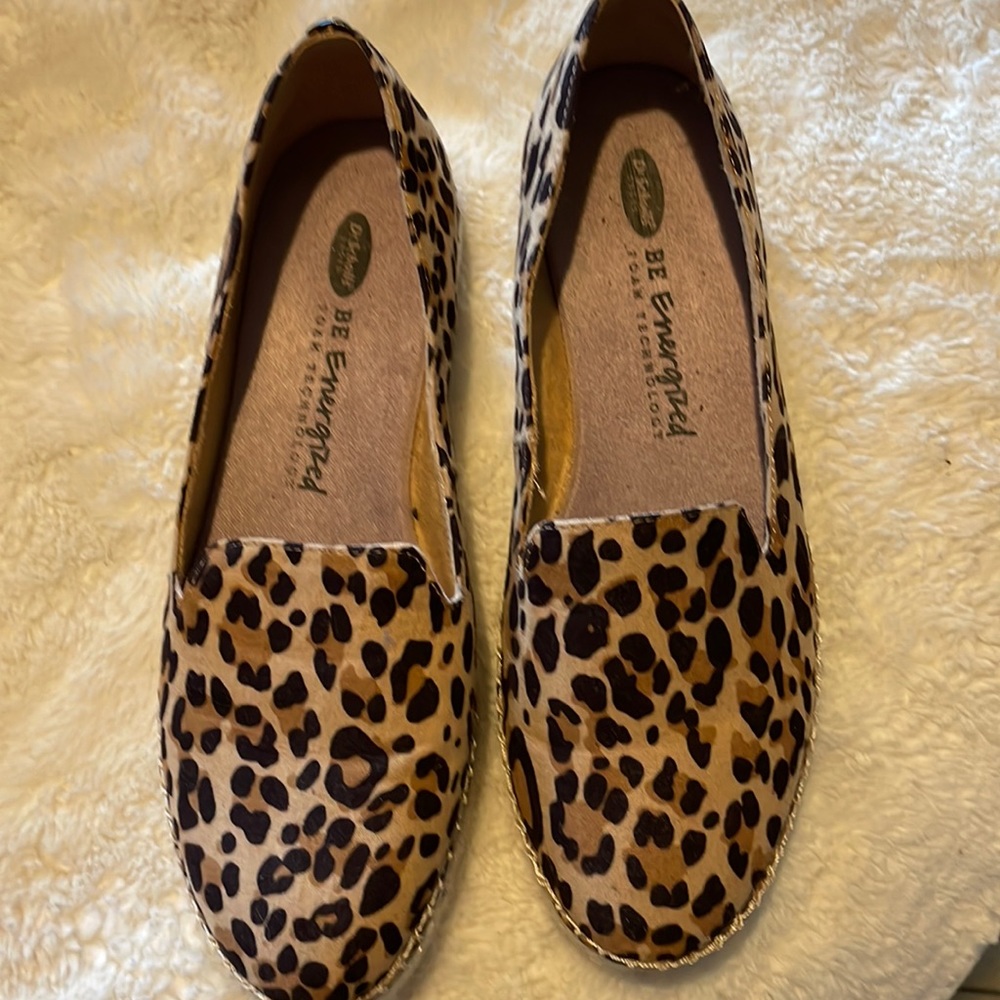 Dr. Scholl’s leopard espadrilles only wore twice very comfortable.